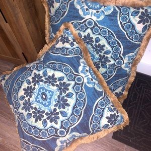 Large pillows, good for outdoor/ patio